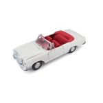 Maisto Mercedes-Benz 280SE Cabrio 1967 1:18 krémová